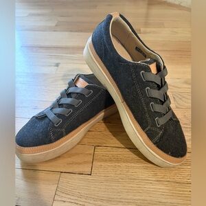 REVITALIGN Charcoal and Beige Women’s Sneakers Size 7.5